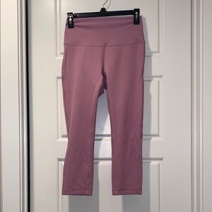 EUC Lululemon Wunder Under Cropped Leggings